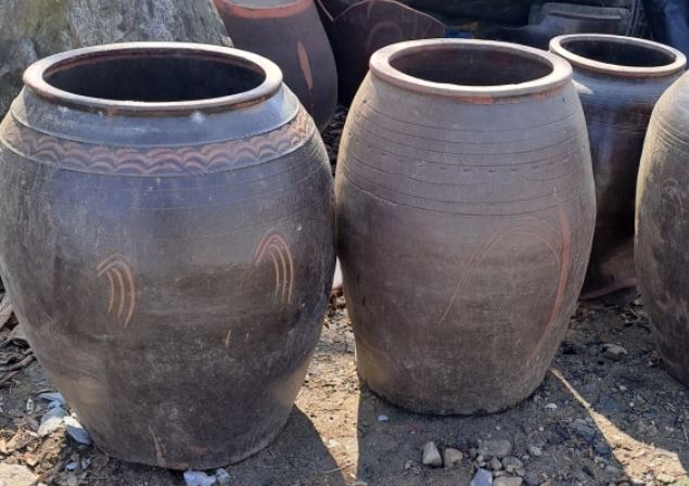 7 symbolic meanings of dreaming of jars