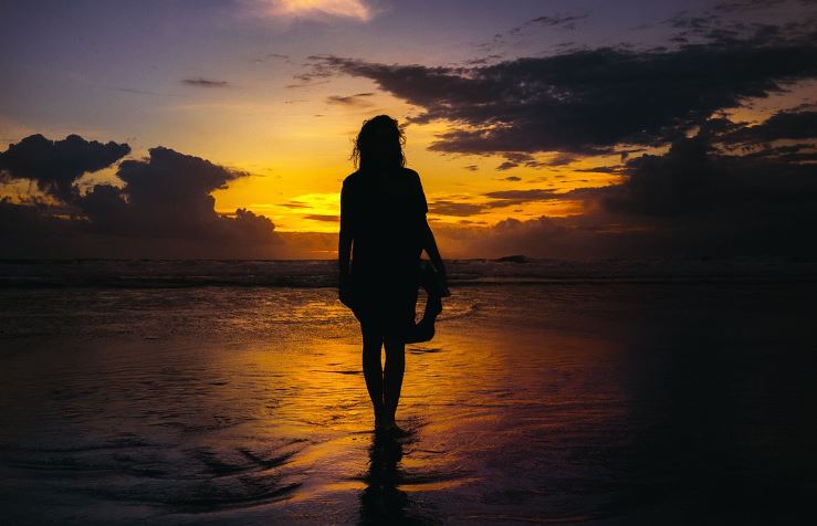 6 symbolic meanings of dreaming of walking on water