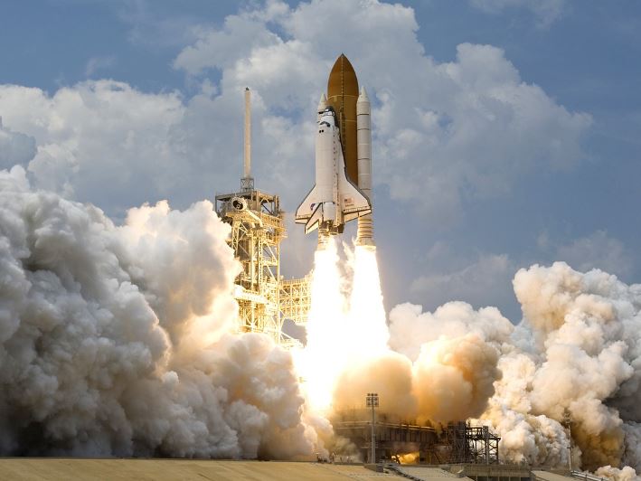 6 symbolic meanings of dreaming of rockets