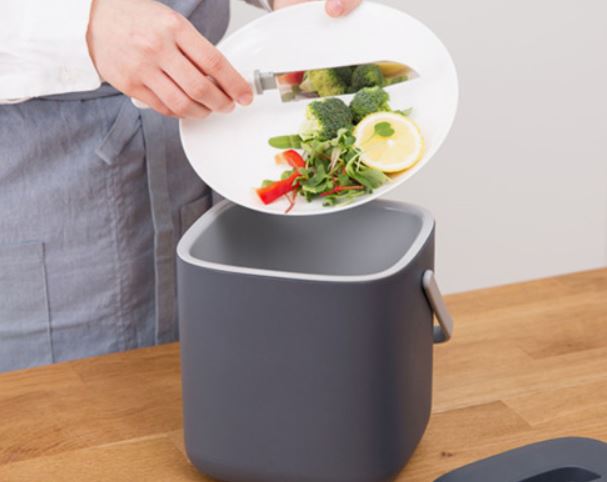 7 symbolic meanings of dreaming about food waste
