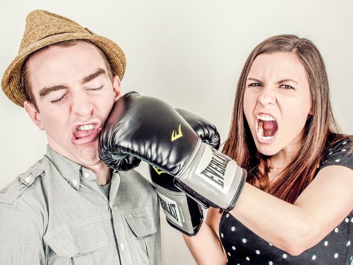 6 Symbolic Meanings of Dreaming of Fighting with Husband