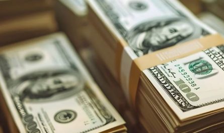 9 symbolic meanings of dreaming of a bundle of money