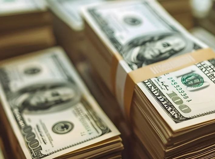 9 symbolic meanings of dreaming of a bundle of money