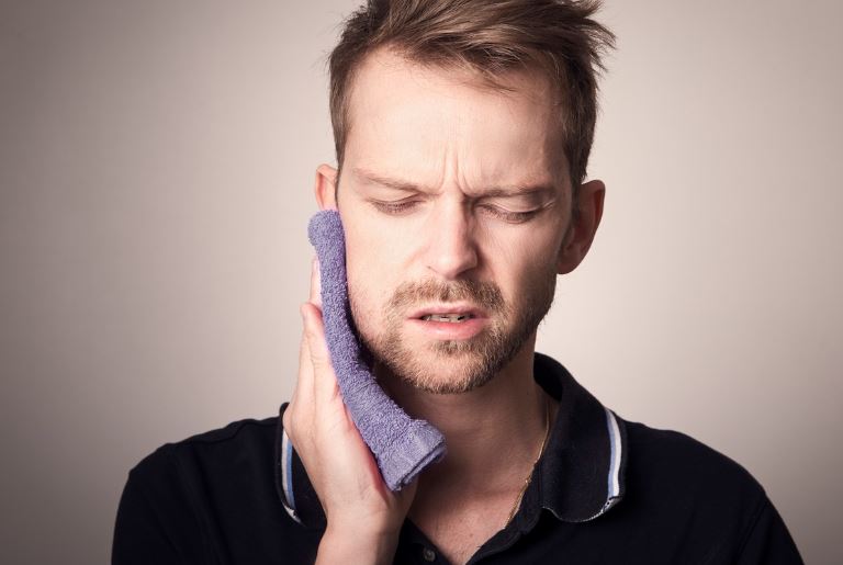 7 symbolic meanings of dreaming of loose teeth
