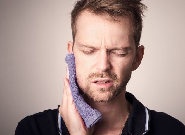 6 symbolic meanings of dreaming about holes in teeth
