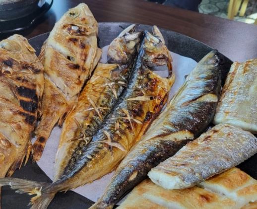 7 symbolic meanings of dreaming of eating fish