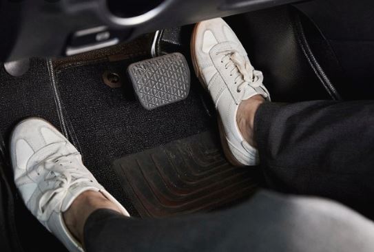 7 symbolic meanings of dreaming of brakes