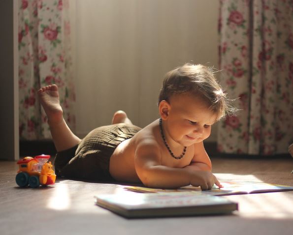 6 symbolic meanings of dreaming of a baby falling
