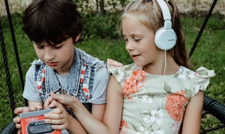 7 symbolic meanings of dreaming of a younger brother