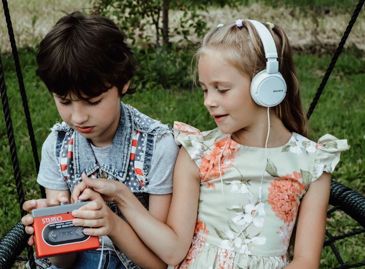 7 symbolic meanings of dreaming of a younger brother