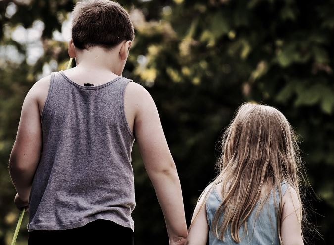 6 symbolic meanings of dreaming of my younger brother falling