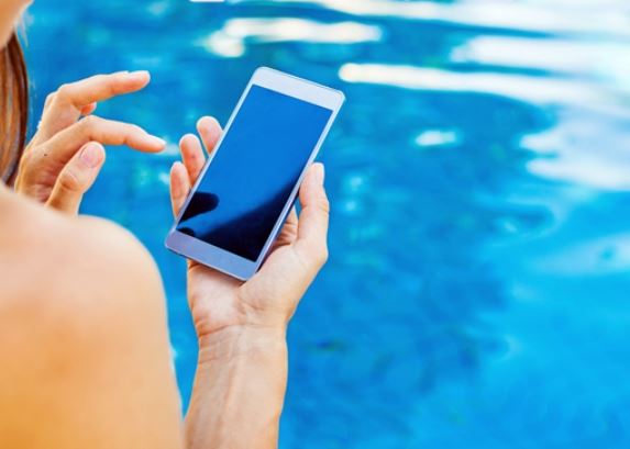 6 symbolic meanings of dreaming about flooded phone