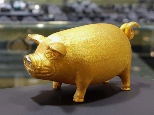 7 symbolic meanings of dreaming about golden pig