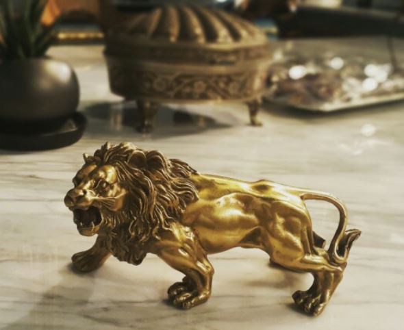 6 symbolic meanings of dreaming of a golden lion