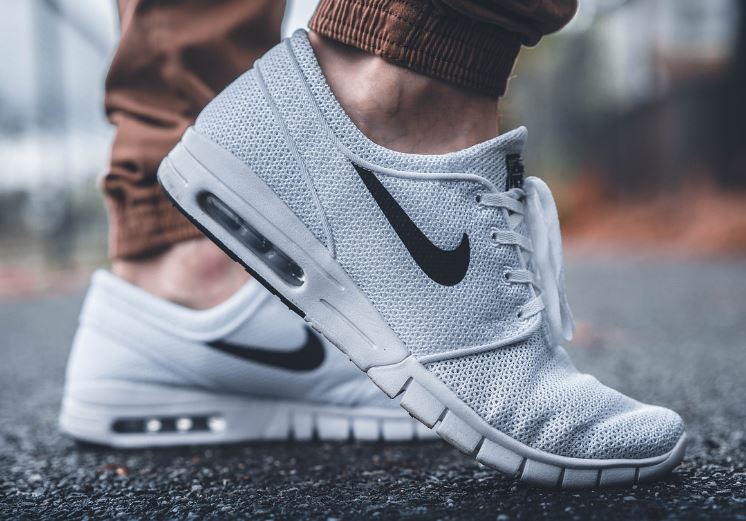 8 symbolic meanings of dreaming of white shoes