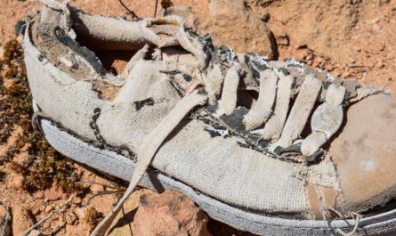 6 symbolic meanings of dreaming of old shoes