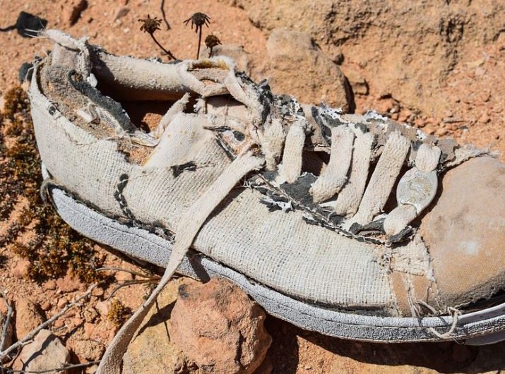 6 symbolic meanings of dreaming of old shoes