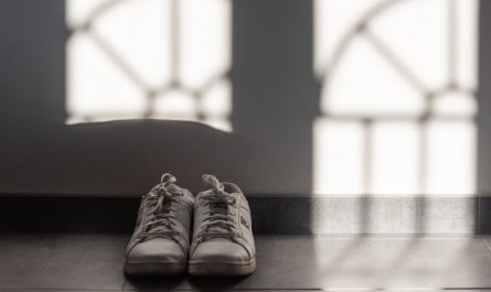 6 symbolic meanings of dreaming of losing shoes