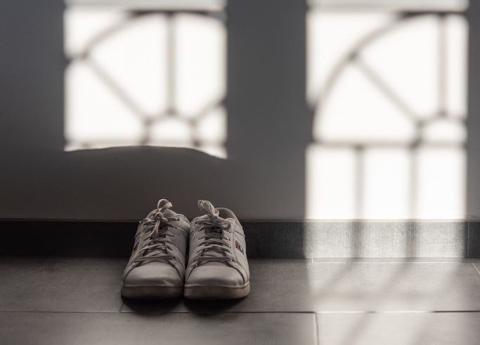 6 symbolic meanings of dreaming of losing shoes