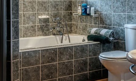 6 Symbolic Meanings of Dreaming of Finding a Toilet