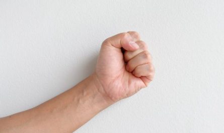 4 symbolic meanings of dreaming about being beaten by a friend