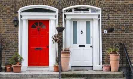 5 symbolic meanings of dreaming about the front door