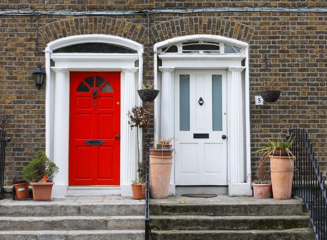 5 symbolic meanings of dreaming about the front door