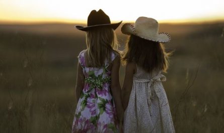 5 symbolic meanings of dreaming of wearing a hat