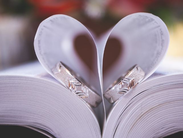 5 symbolic meanings of dreaming of wearing a wedding ring