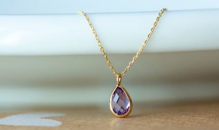 5 symbolic meanings of dreaming about necklace