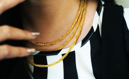 5 symbolic meanings of dreaming of gold necklace