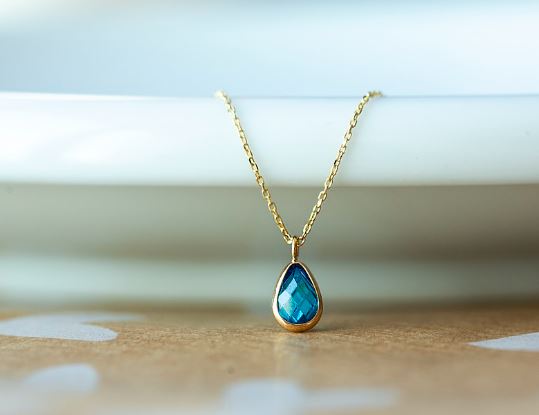 5 symbolic meanings of dreaming of losing a gold necklace