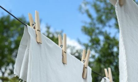5 symbolic meanings of dreaming about washing clothes