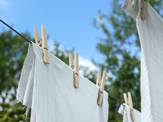 5 symbolic meanings of dreaming about washing clothes