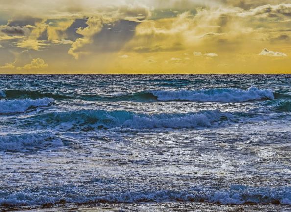 5 symbolic meanings of Dream about jumping into the sea