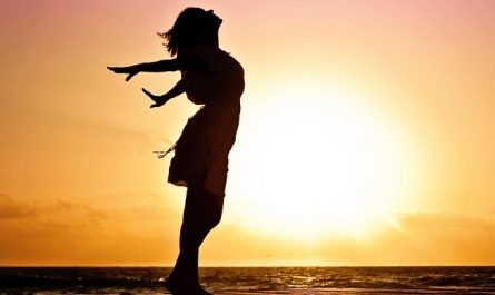 5 symbolic meanings of Dream about walking on the sea