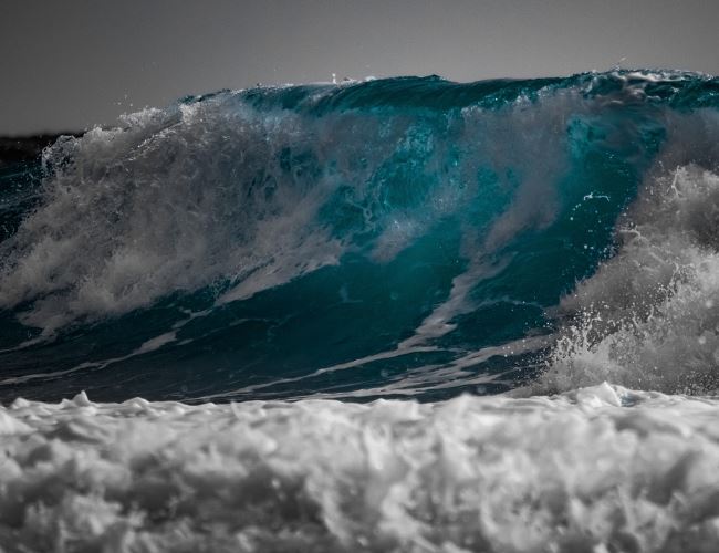 5 symbolic meanings of Dreams about rough waves