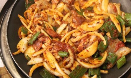 5 symbolic meanings of Dream about eating duck