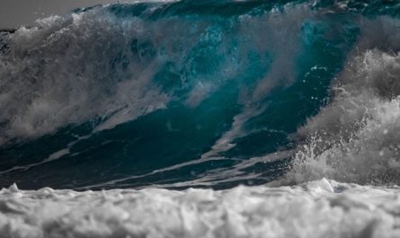 5 symbolic meanings of Dream about big waves