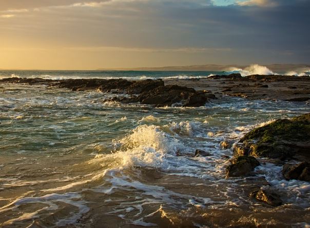 5 symbolic meanings of Dream about waves