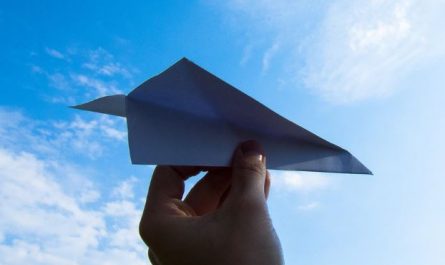 5 symbolic meanings of Dream about paper airplane