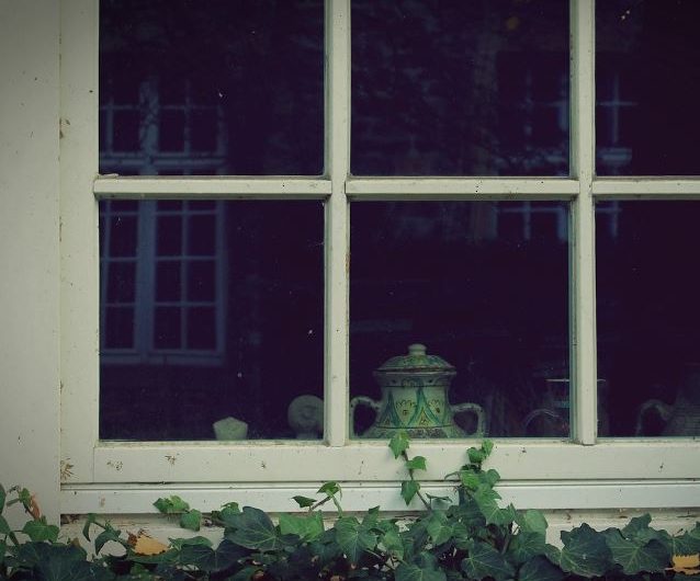 5 symbolic meanings of Dream about glass windows