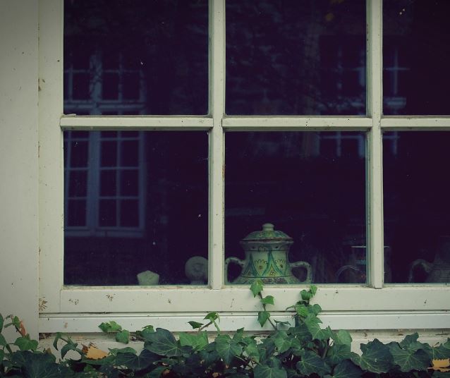 5 symbolic meanings of Dream about glass windows