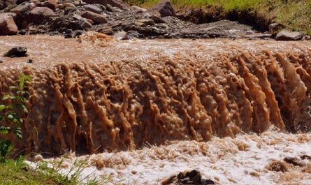 5 symbolic meanings of Dreaming of a dirty river