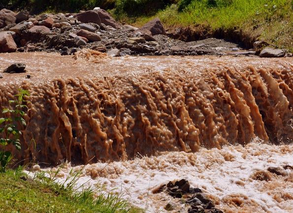 5 symbolic meanings of Dreaming of a dirty river