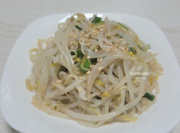 5 Spiritual Meanings of Dream about eating bean sprouts and vegetables