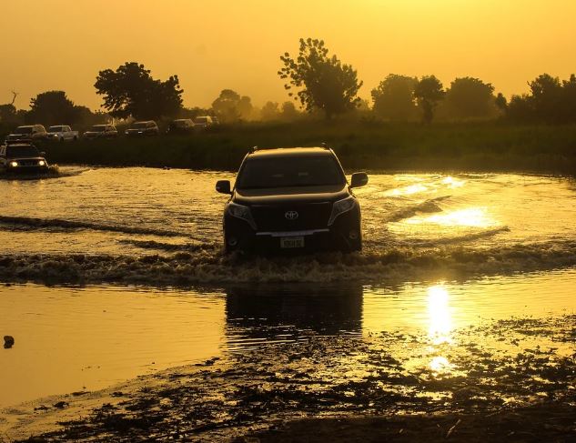 5 Spiritual Meanings of Dream about car falling