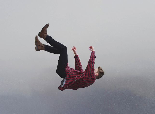 5 Spiritual Meanings of Dreaming of falling to death