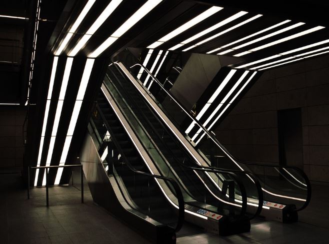 5 Spiritual Meanings of Dream about escalator