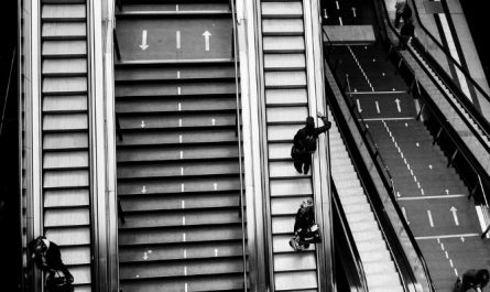 5 Spiritual Meanings of Dreaming of falling from an escalator